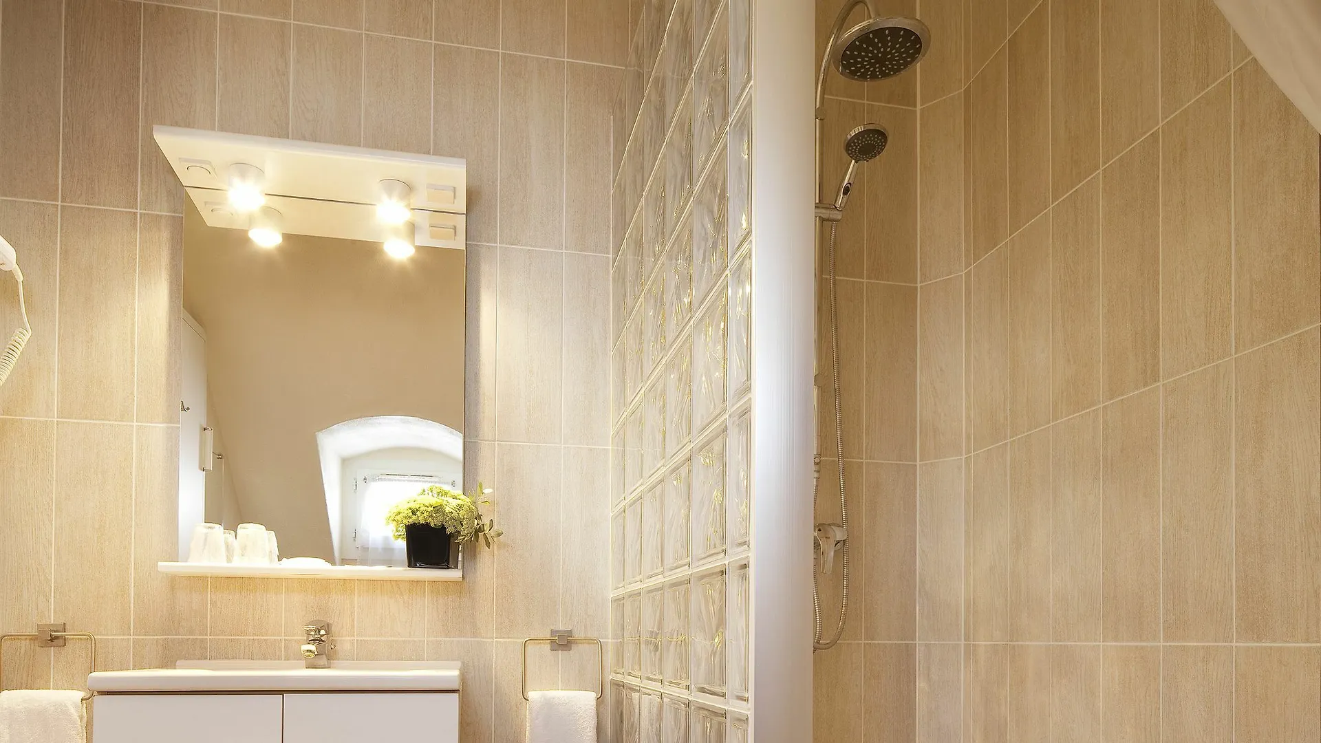 Hotel Londres Saint Honore Paris
